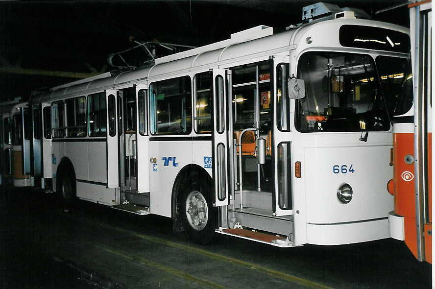 (045'329) - TL Lausanne - Nr. 664 - FBW/Eggli Trolleybus am 11. M�rz 2001 in Lausanne, D�p�t Borde
