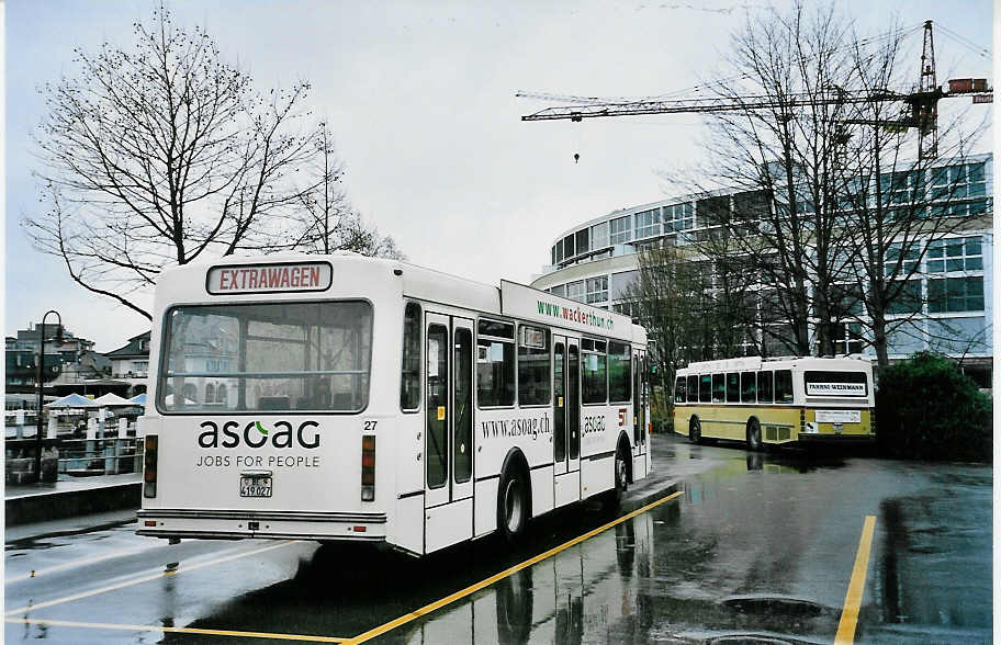 (045'407) - STI Thun - Nr. 27/BE 419'027 - Volvo/R&J (ex SAT Thun Nr. 27) am 17. M�rz 2001 bei der Schiffl�ndte Thun
