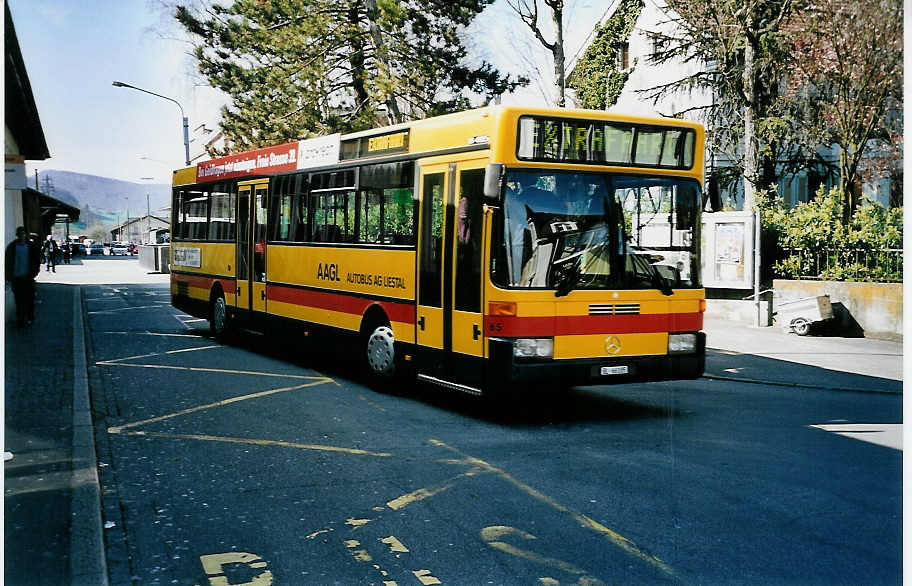 (045'511) - AAGL Liestal - Nr. 65/BL 66'105 - Mercedes am 31. M�rz 2001 beim Bahnhof Liestal