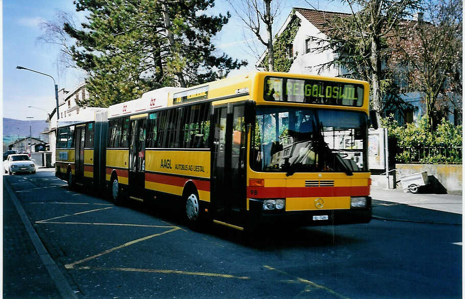 (045'512) - AAGL Liestal - Nr. 98/BL 7486 - Mercedes am 31. M�rz 2001 beim Bahnhof Liestal