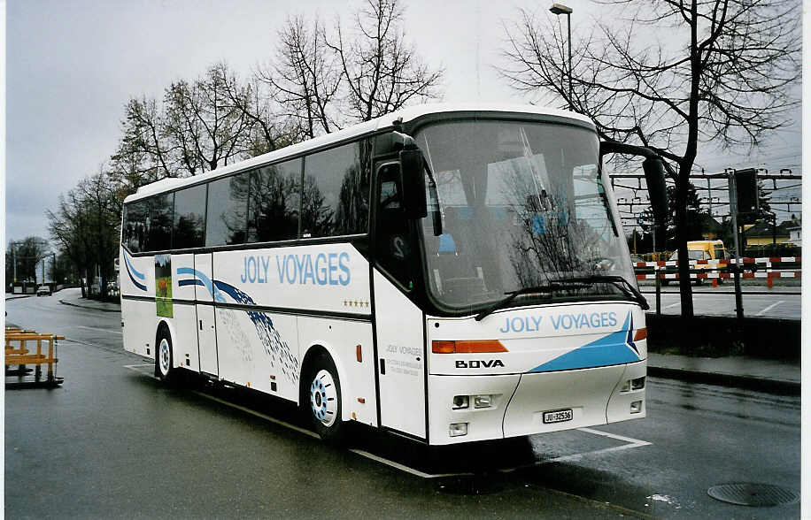 (045'622) - Joly Voyages, Les Breuleux - JU 32'536 - Bova am 7. April 2001 bei der Schiffl�ndte Thun