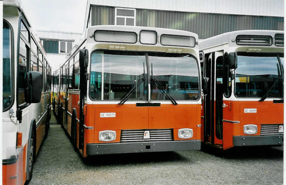 (045'819) - TPG Gen�ve - Nr. 142/GE 96'019 - FBW/R&J am 19. April 2001 in Biel, BTR