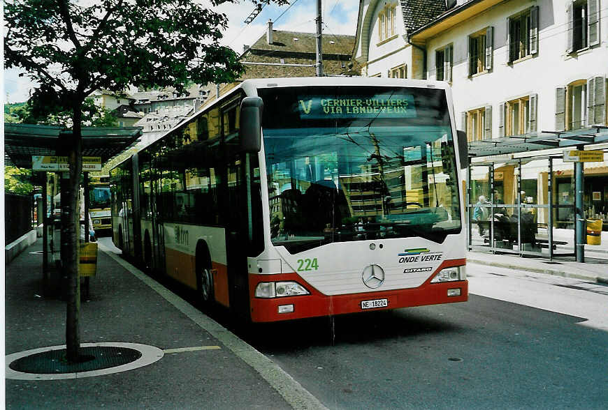 (046'633) - VR La Chaux-de-Fonds - Nr. 224/NE 18'224 - Mercedes am 18. Mai 2001 in Neuch�tel, Place Pury