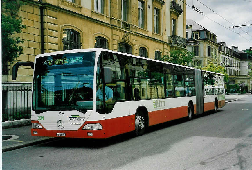 (046'708) - VR La Chaux-de-Fonds - Nr. 224/NE 18'224 - Mercedes am 18. Mai 2001 in Neuch�tel, Place Pury