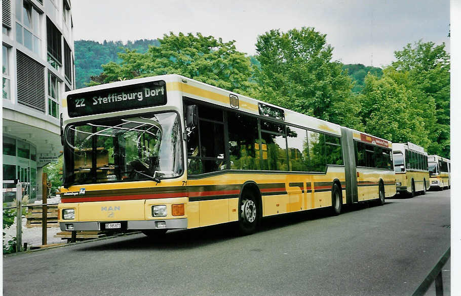 (046'731) - STI Thun - Nr. 71/BE 385'871 - MAN am 21. Mai 2001 bei der Schiffl�ndte Thun