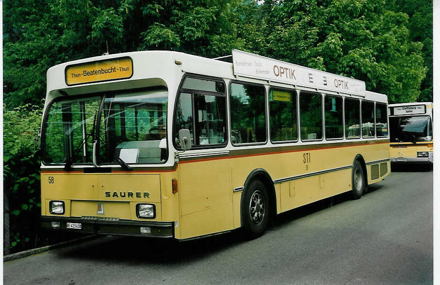 (046'732) - STI Thun - Nr. 58/BE 413'458 - Saurer/R&J am 21. Mai 2001 bei der Schiffl�ndte Thun