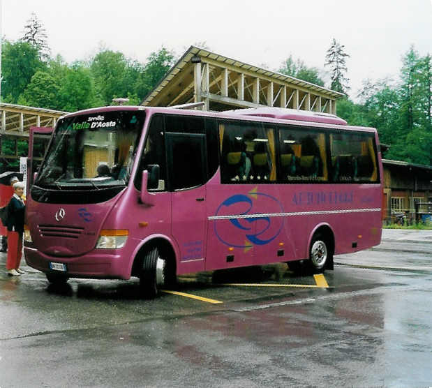 (047'037) - Aus Italien: Smile, Val D'Aosta - BN-721 XK - Mercedes am 10. Juni 2001 in Ballenberg, West