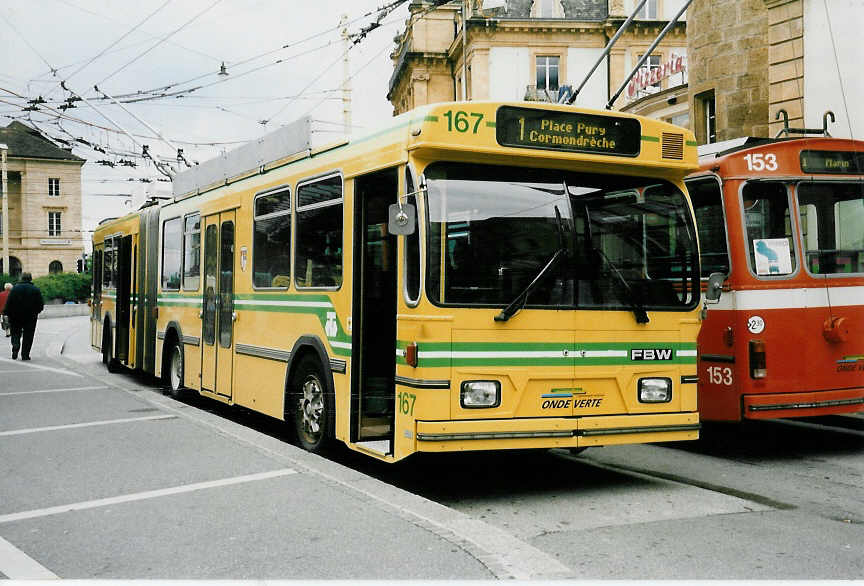 (047'322) - TN Neuch�tel - Nr. 167 - FBW/Hess Gelenktrolleybus am 16. Juni 2001 in Neuch�tel, Place Pury