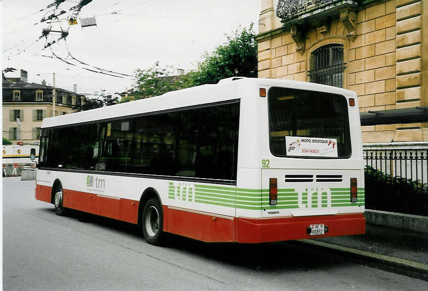 (047'323) - VR La Chaux-de-Fonds - Nr. 92/NE 98'892 - Volvo/Berkhof am 16. Juni 2001 in Neuch�tel, Place Pury