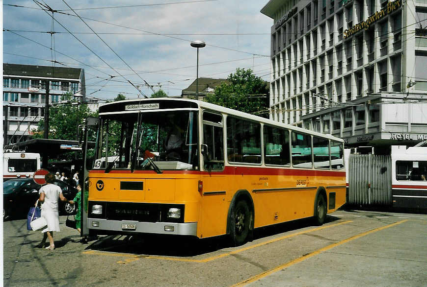 (047'734) - Schwizer, Goldach - Nr. 4/SG 50'508 - Saurer/T�scher am 10. Juli 2001 beim Bahnhof St. Gallen