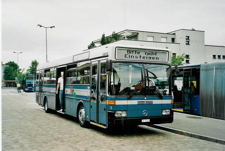 (047'921) - VZO Gr�ningen - Nr. 3/ZH 41'403 - Mercedes am 12. Juli 2001 beim Bahnhof Wetzikon