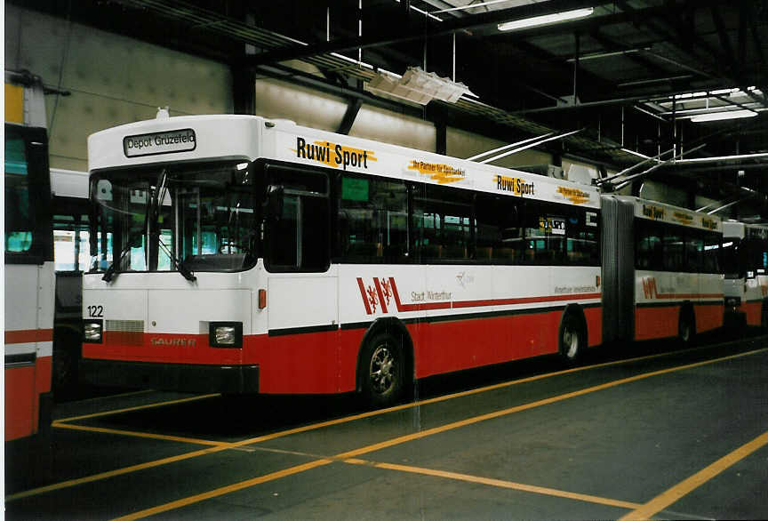(048'529) - WV Winterthur - Nr. 122 - Saurer/FHS Gelenktrolleybus am 18. Juli 2001 in Winterthur, Depot Gr�zefeld