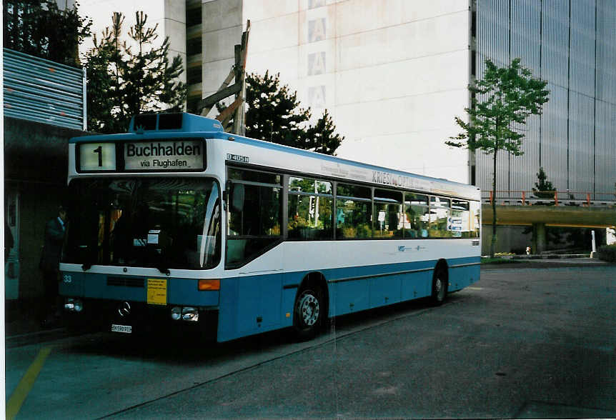 (048'620) - Maag, Kloten - Nr. 33/ZH 590'933 - Mercedes am 18. Juli 2001 in Z�rich, Flughafen