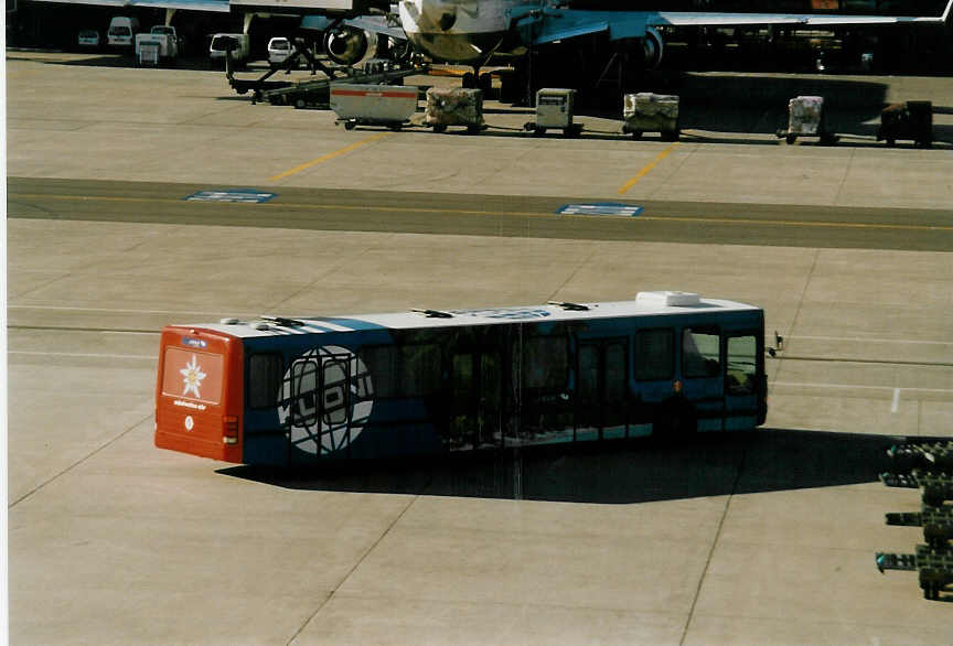 (048'625) - Flughafen, Z�rich - Nr. 1 - NAW/Hess am 18. Juli 2001 in Z�rich, Flughafen