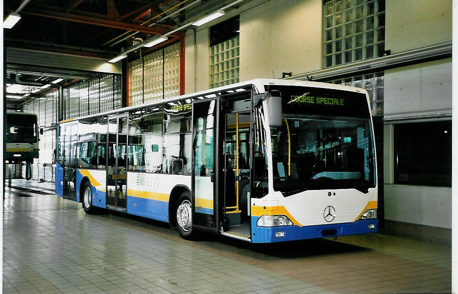 (048'902) - TC La Chaux-de-Fonds - Nr. 217 - Mercedes am 7. August 2001 in La Chaux-de-Fonds, D�p�t