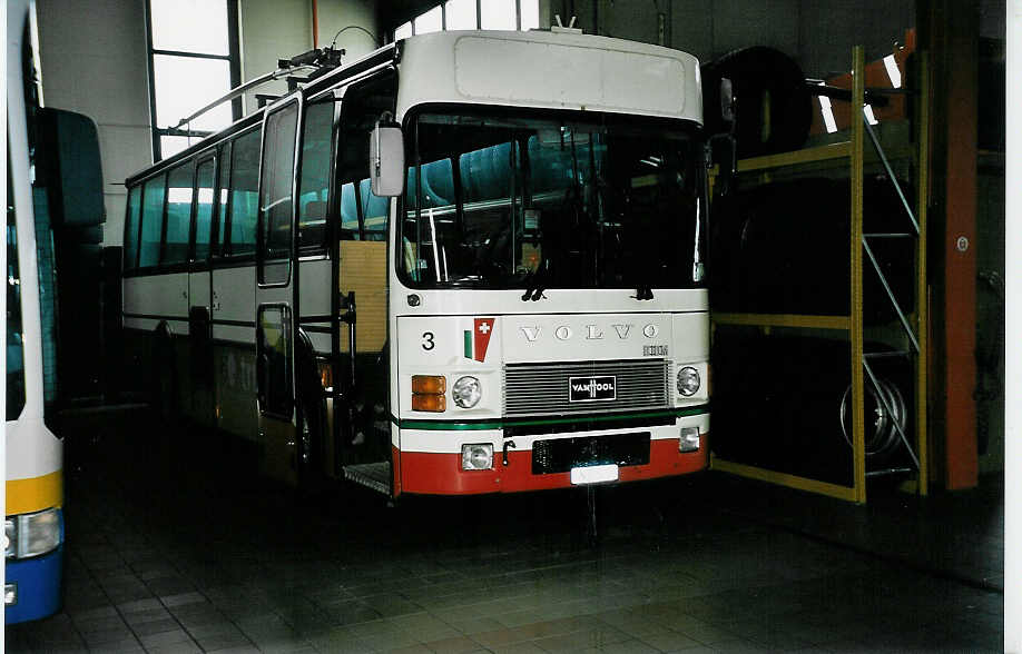 (048'906) - TC La Chaux-de-Fonds - Nr. 3/NE 543 - Volvo/Van Hool Enteiser (ex VR La Chaux-de-Fonds Nr. 41) am 7. August 2001 in La Chaux-de-Fonds, D�p�t