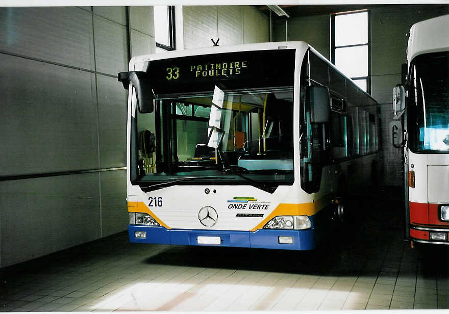 (048'907) - TC La Chaux-de-Fonds - Nr. 216/NE 56'216 - Mercedes am 7. August 2001 in La Chaux-de-Fonds, D�p�t