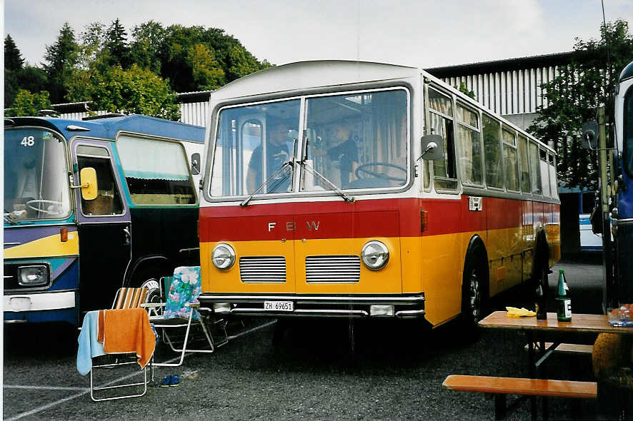 (049'115) - Tr�b, Oberrieden - Nr. 12/ZH 69'651 - FBW/R&J (ex Ryffel, Uster Nr. 12) am 18. August 2001 in Burgdorf, AMP