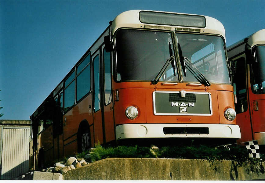 (049'301) - TL Lausanne - Nr. 360 - MAN am 25. August 2001 in B�tzberg, Heiniger