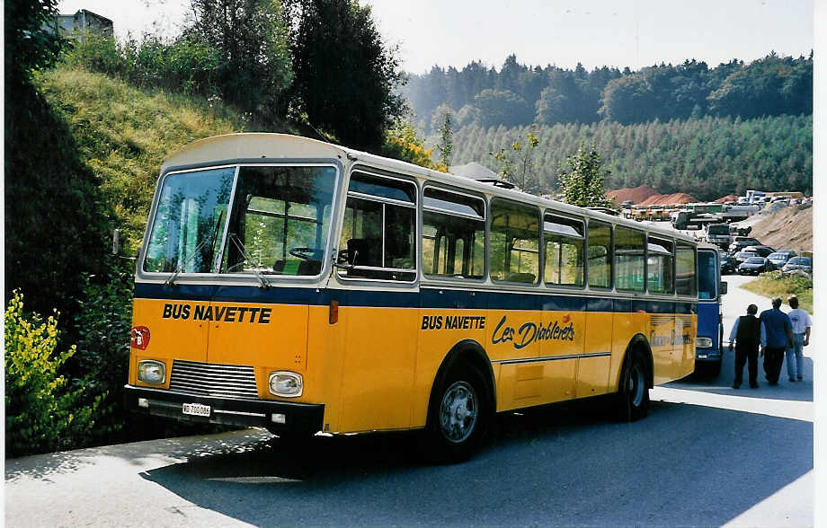 (049'336) - von Arx, Cergnat - VD 700'086 - Saurer/T�scher (ex Busset, Vers-l'Eglise; ex Perrodin-M�tral, Le Ch�ble; ex P 24'619) am 25. August 2001 in Niederbipp, Saurertreffen