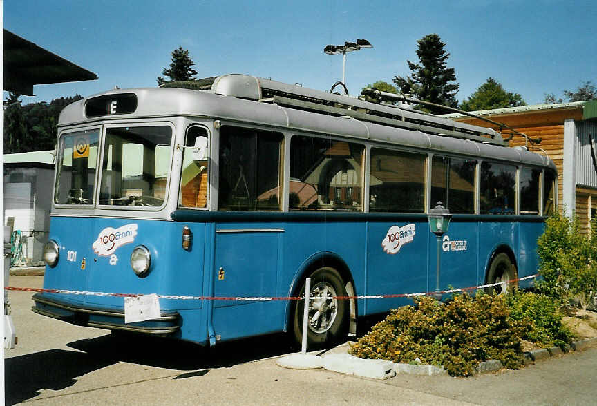 (049'521) - ACT Lugano (TVS) - Nr. 101 - FBW/R&J Trolleybus (ex Nr. 1) am 27. August 2001 in Mittelh�usern, Schwarzwasserbr�cke