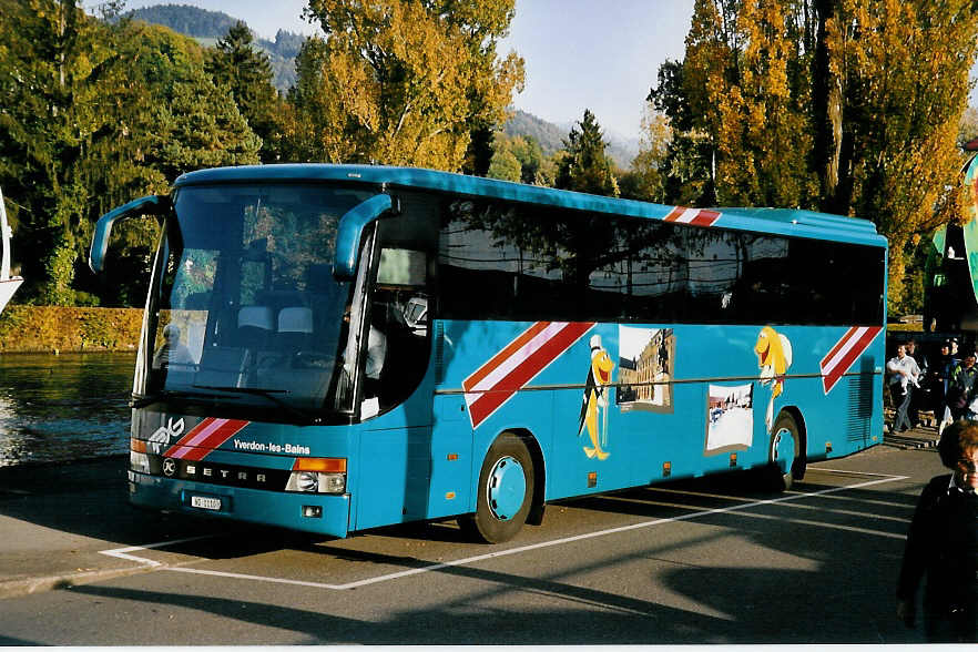 (050'119) - TPYG Yverdon - VD 1110 - Setra am 13. Oktober 2001 bei der Schiffl�ndte Thun