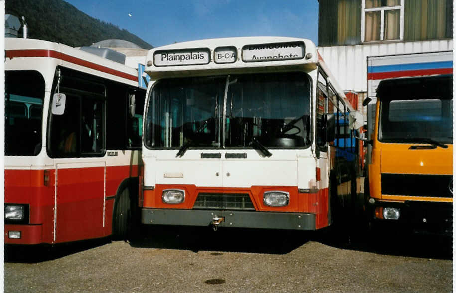 (050'205) - TPG Gen�ve - Nr. 546 - FBW/Hess-Lauber (ex Nr. 256) am 15. Oktober 2001 in Biel, BTR