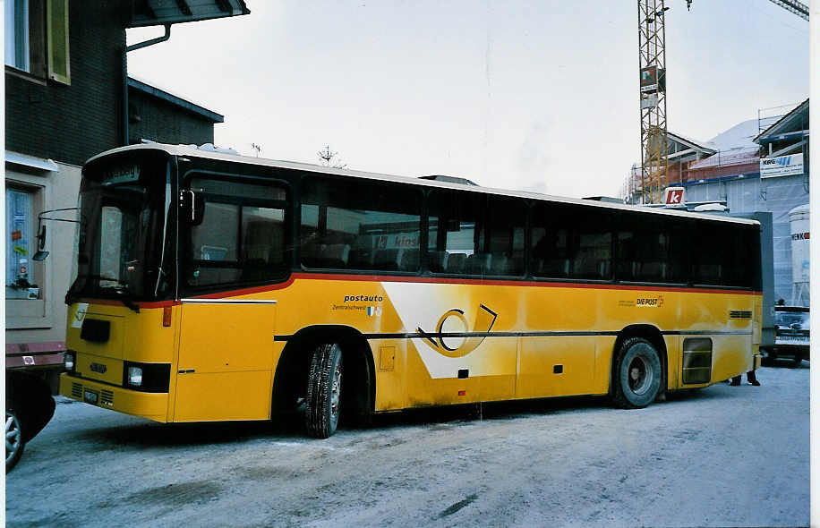 (050'907) - Schnider, Sch�pfheim - LU 15'605 - NAW/R&J am 24. Dezember 2001 beim Bahnhof Sch�pfheim