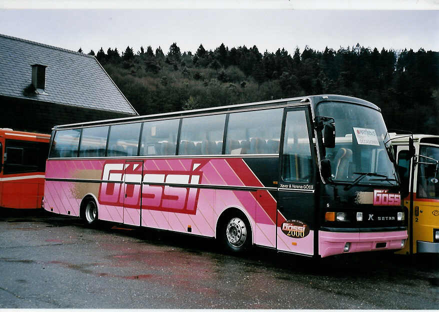 (051'131) - G�ssi, Horw - Nr. 5 - Setra am 29. Dezember 2001 in Aegerten, Rattinbus