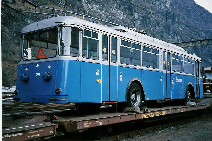 (051'321) - ACT Lugano (TVS) - Nr. 126 - FBW/Hess Trolleybus (ex RhV Altst�tten Nr. 6) am 1. Januar 2002 beim Bahnhof Biasca