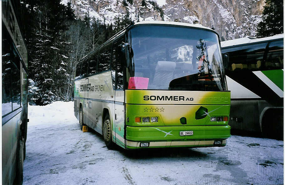 (051'506) - Sommer, Gr�nen - BE 26'602 - Neoplan am 6. Januar 2002 in Adelboden, Unter dem Birg