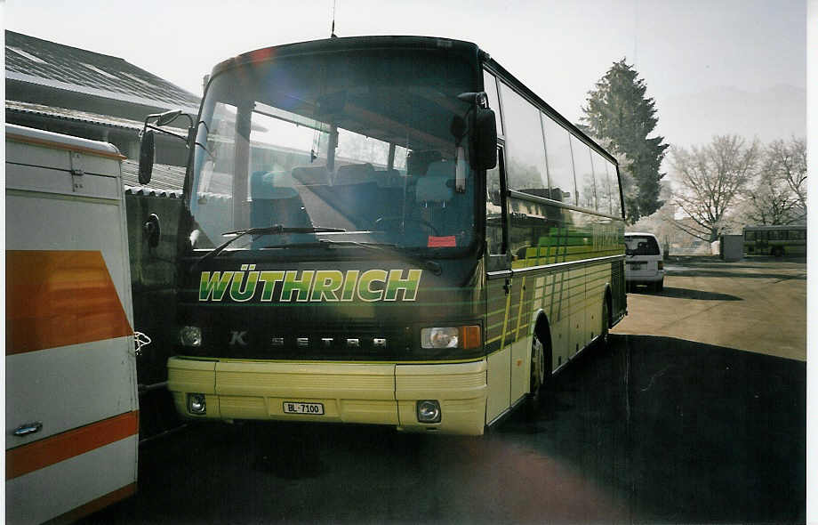 (051'534) - W�thrich, Liestal - BL 7100 - Setra am 10. Januar 2002 in Thun, Garage STI