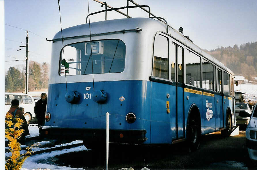 (051'537) - ACT Lugano (TVS) - Nr. 101 - FBW/R&J Trolleybus (ex Nr. 1) am 13. Januar 2002 in Mittelh�usern, Schwarzwasserbr�cke