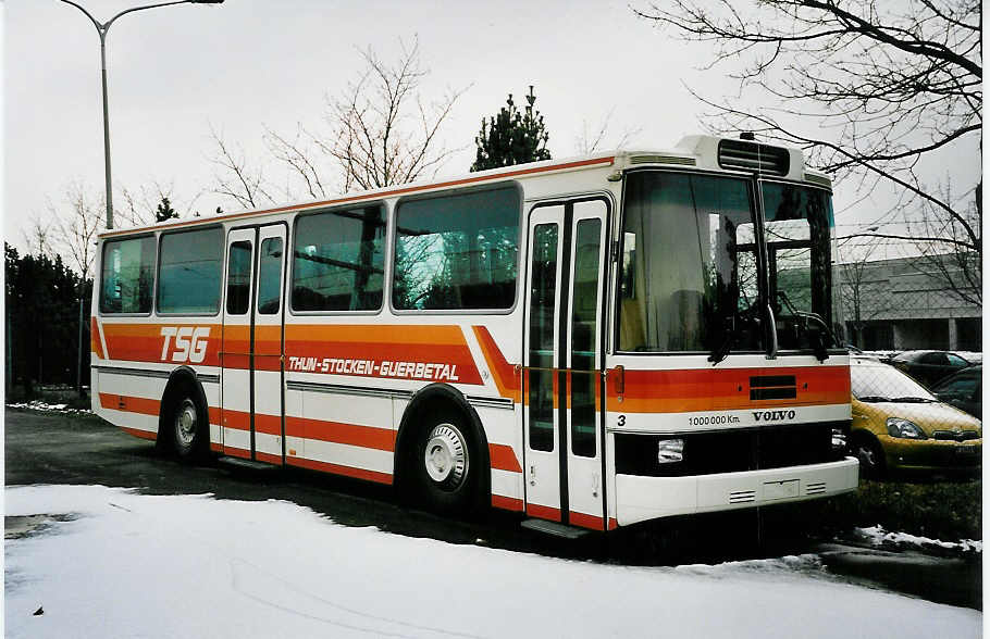 (051'611) - STI Thun - Nr. 3 - Volvo/R&J (ex TSG Blumenstein Nr. 3) am 17. Januar 2002 in Steffisburg, Schw�bis