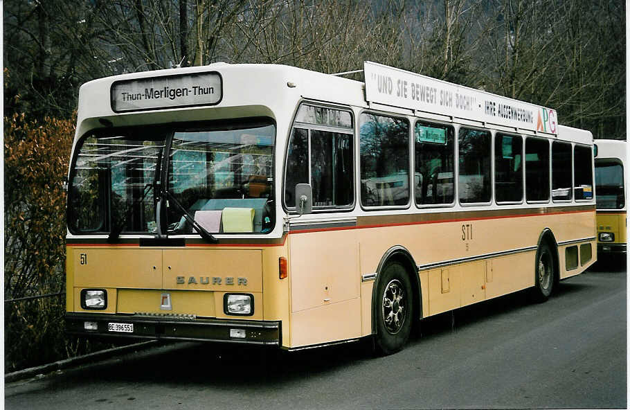 (051'615) - STI Thun - Nr. 51/BE 396'551 - Saurer/R&J am 19. Januar 2002 bei der Schiffl�ndte Thun