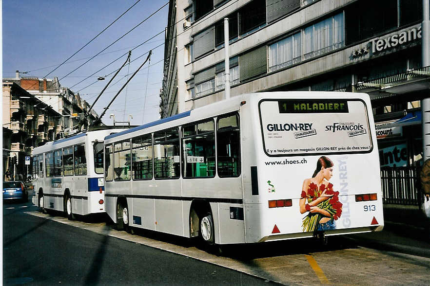 (052'224) - TL Lausanne - Nr. 913 - Lanz+Marti/Hess Personenanh�nger am 17. M�rz 2002 beim Bahnhof Lausanne