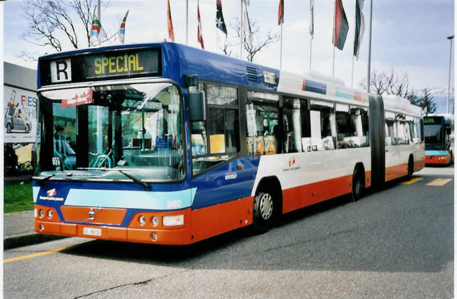 (052'323) - TPG Gen�ve - Nr. 360/GE 96'732 - Volvo am 17. M�rz 2002 in Gen�ve, Palexpo