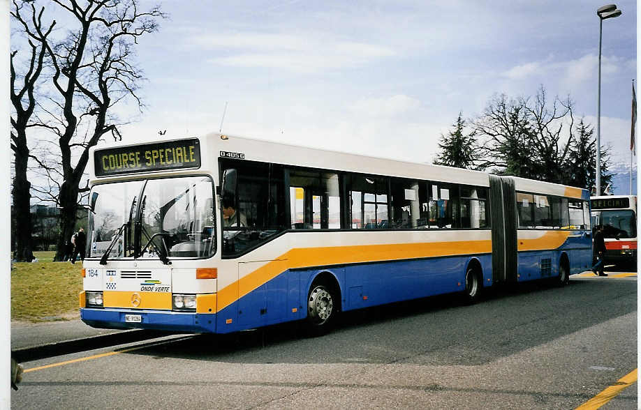 (052'325) - TC La Chaux-de-Fonds - Nr. 184/NE 91'284 - Mercedes am 17. M�rz 2002 in Gen�ve, Palexpo (Einsatz TPG)