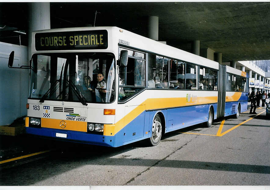 (052'327) - TC La Chaux-de-Fonds - Nr. 183/NE 91'283 - Mercedes am 17. M�rz 2002 in Gen�ve, Palexpo (Einsatz TPG)