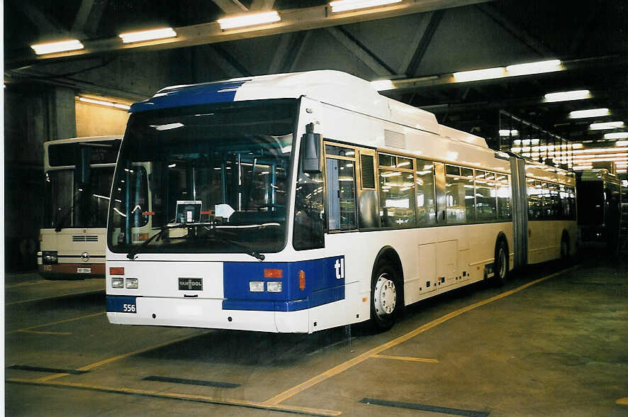 (052'420) - TL Lausanne - Nr. 556/VD 1652 - Van Hool am 17. M�rz 2002 in Lausanne, D�p�t Borde