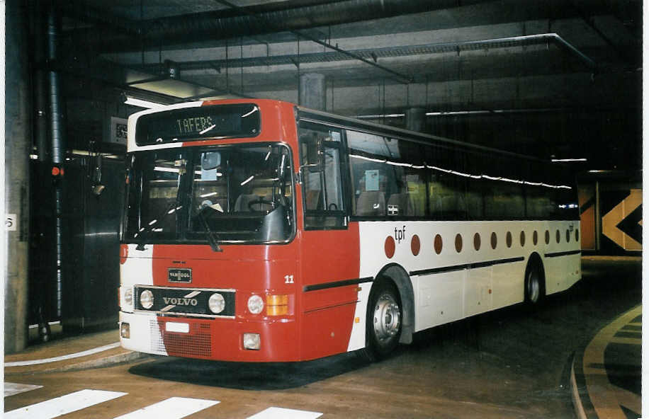 (052'431) - TPF Fribourg - Nr. 11/FR 300'221 - Volvo/Van Hool (ex GFM Fribourg Nr. 11) am 17. M�rz 2002 in Fribourg, Busbahnhof