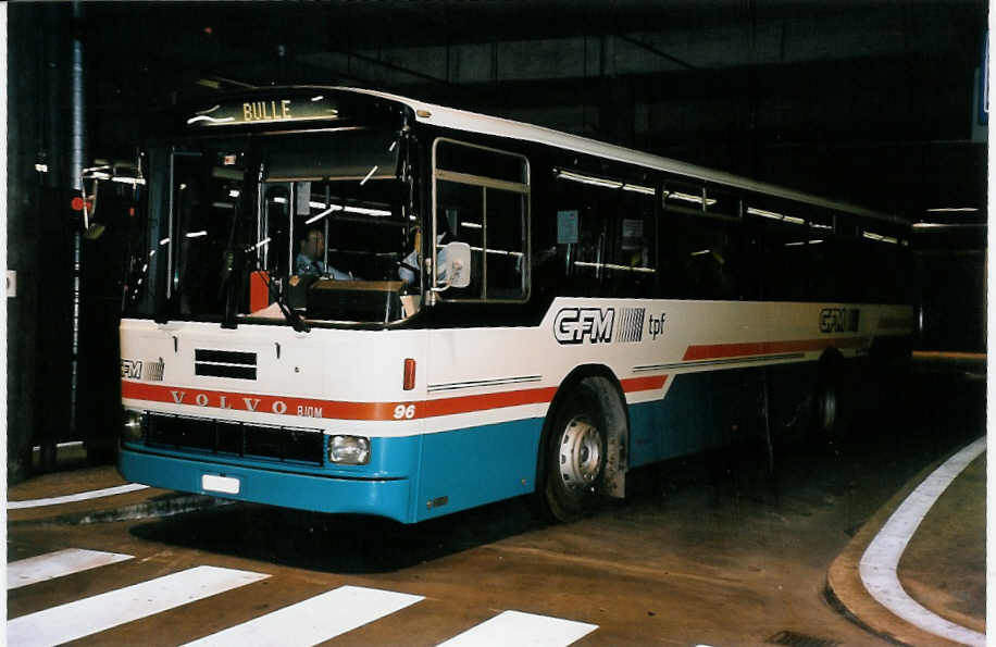 (052'432) - TPF Fribourg - Nr. 96/FR 300'238 - Volvo/Hess (ex GFM Fribourg Nr. 96) am 17. M�rz 2002 in Fribourg, Busbahnhof