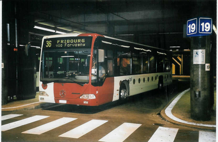 (052'435) - TPF Fribourg - Nr. 39/FR 300'325 - Mercedes am 17. M�rz 2002 in Fribourg, Busbahnhof
