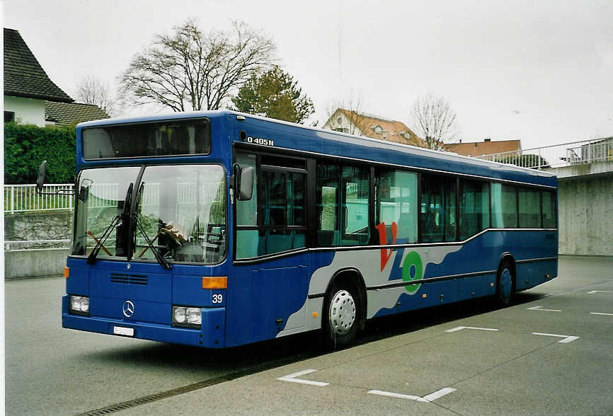 (052'524) - VZO Gr�ningen - Nr. 39/ZH 242'853 - Mercedes (ex Schneider, Meilen Nr. 7) am 23. M�rz 2002 in Gr�ningen, Garage