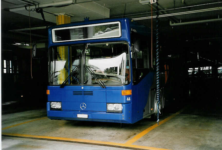 (052'603) - VZO Gr�ningen - Nr. 44/ZH 256'444 - Mercedes am 23. M�rz 2002 in Gr�ningen, Garage