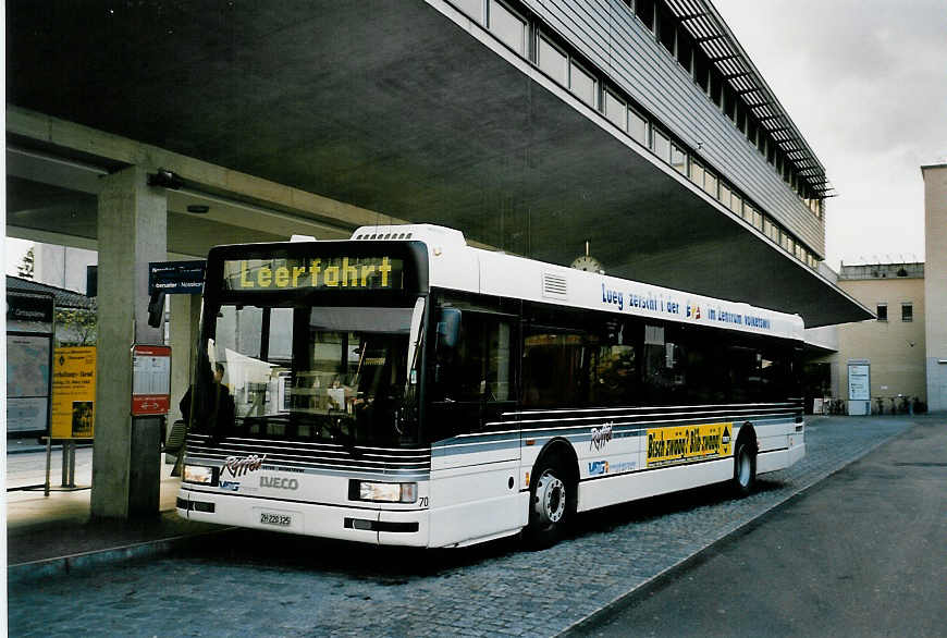 (052'612) - Ryffel, Uster - Nr. 70/ZH 220'325 - Iveco am 23. M�rz 2002 beim Bahnhof Uster