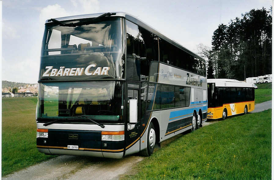 (052'914) - Zb�ren, Konolfingen - BE 26'780 - Van Hool am 15. April 2002 in Sch�nb�hl, Carrosserie Kiener