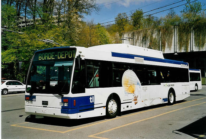 (053'108) - TL Lausanne - Nr. 428/VD 1173 - Van Hool am 19. April 2002 in Lausanne, D�p�t Borde