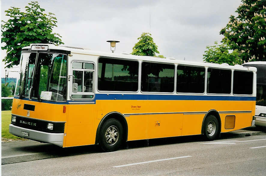 (053'406) - V�gtli F., Seewen - SO 136'477 - Saurer/R&J (ex Schmocker, Beatenberg Nr. 1) am 18. Mai 2002 in Solothurn, Baseltor