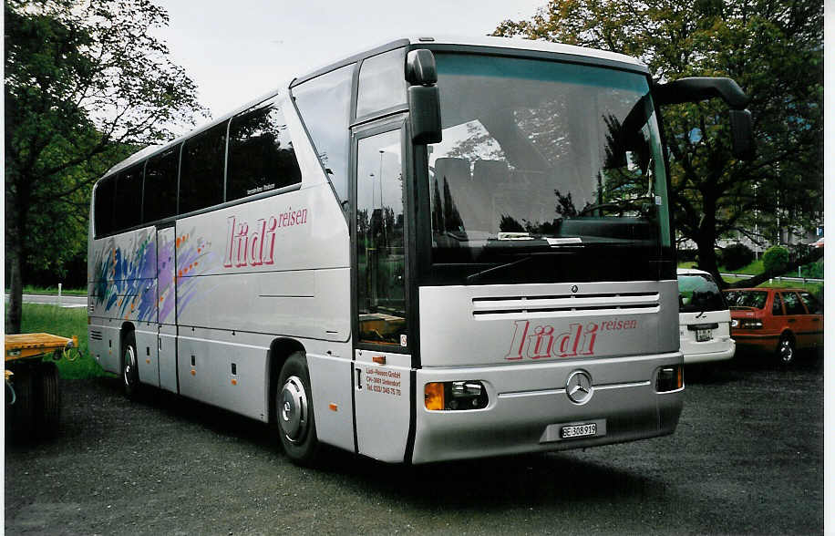 (053'518) - L�di, Uetendorf - BE 308'919 - Mercedes am 25. Mai 2002 in Spiez, Neumatte
